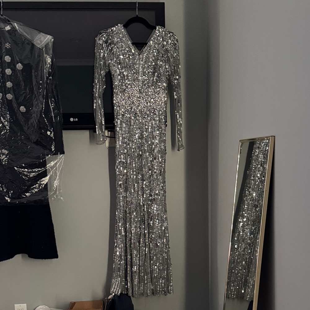 Jenny Packham gown